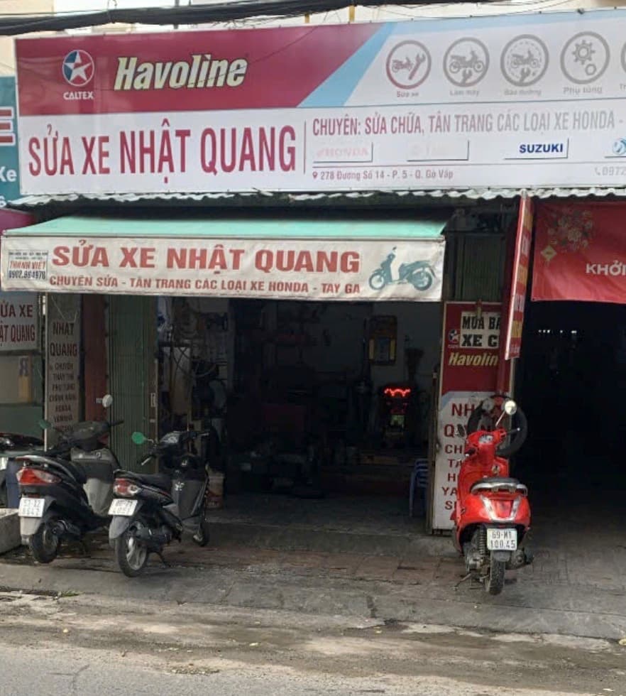 Cửa hàng Sửa xe Nhật Quang — biển hiệu chính tại Gò Vấp