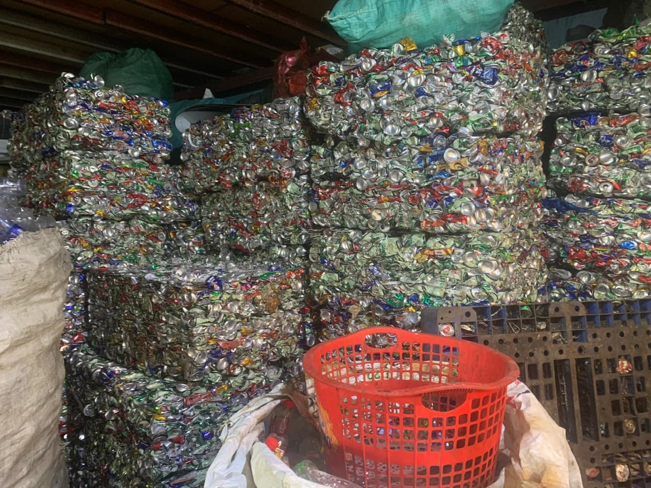 Lon nhôm ép khối thu mua số lượng lớn